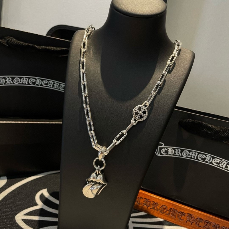 Ch*0me He**ts necklaces